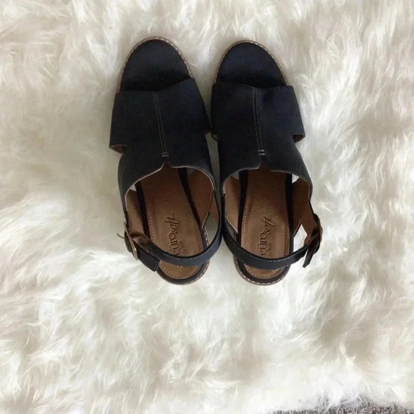 Euro soft Sandal Size 9 Medium Block Heels - Picture 5 of 6